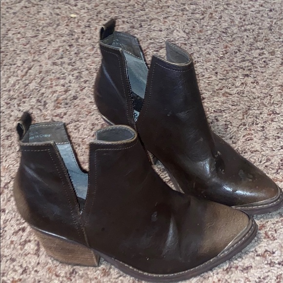 Shoes - Ankle high heel boots